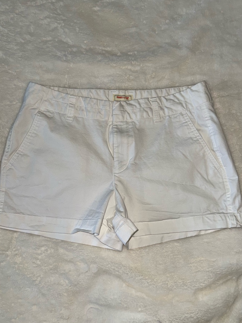 GAP Khakis White Chino Shorts Size 6 Women’s 3” Inseam Classic Summer